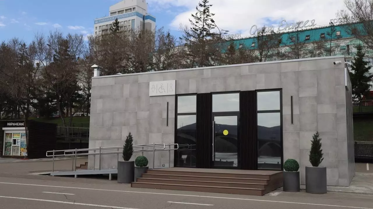 В Красноярске открыли новые бесплатные уличные туалеты