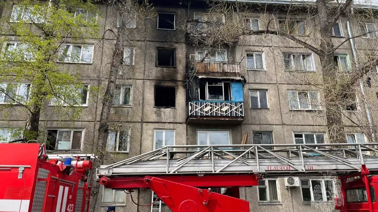 В пожаре в жилом доме в Шушенском погибло два человека, трое пострадало