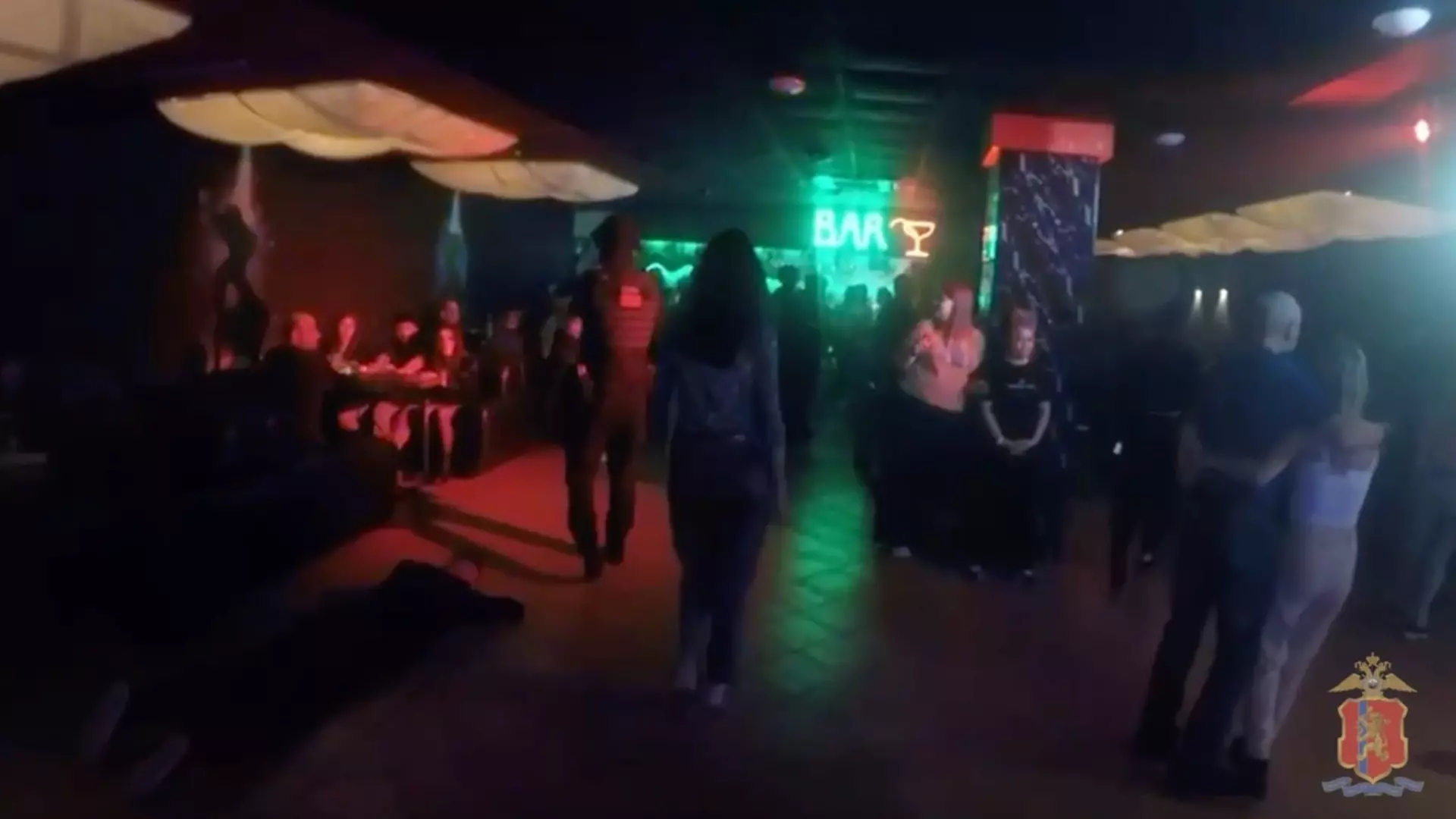 Троих мигрантов выдворят из России после рейда в клубе