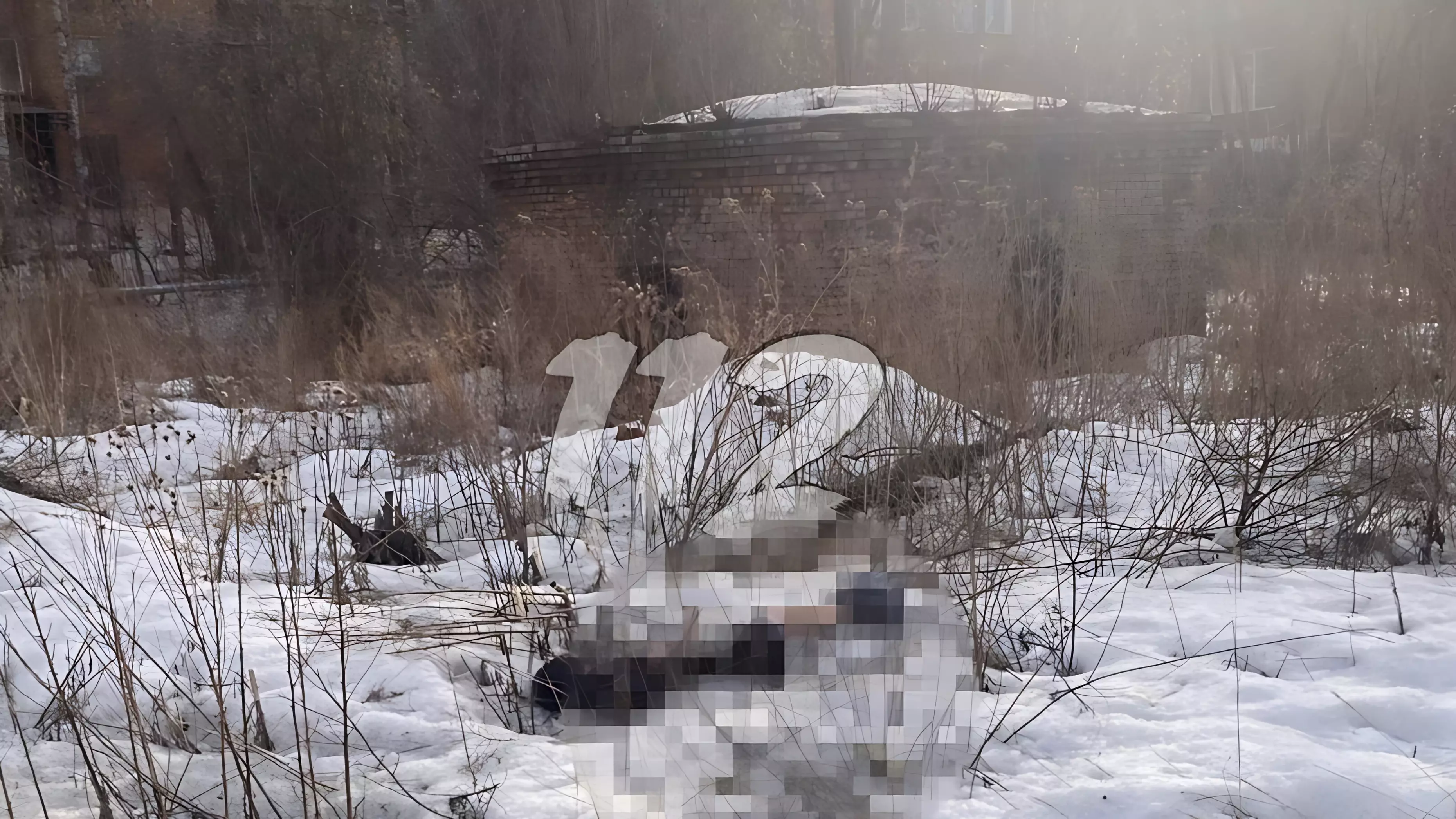 В Красноярске на территории БСМП нашли «оттаявший труп» женщины