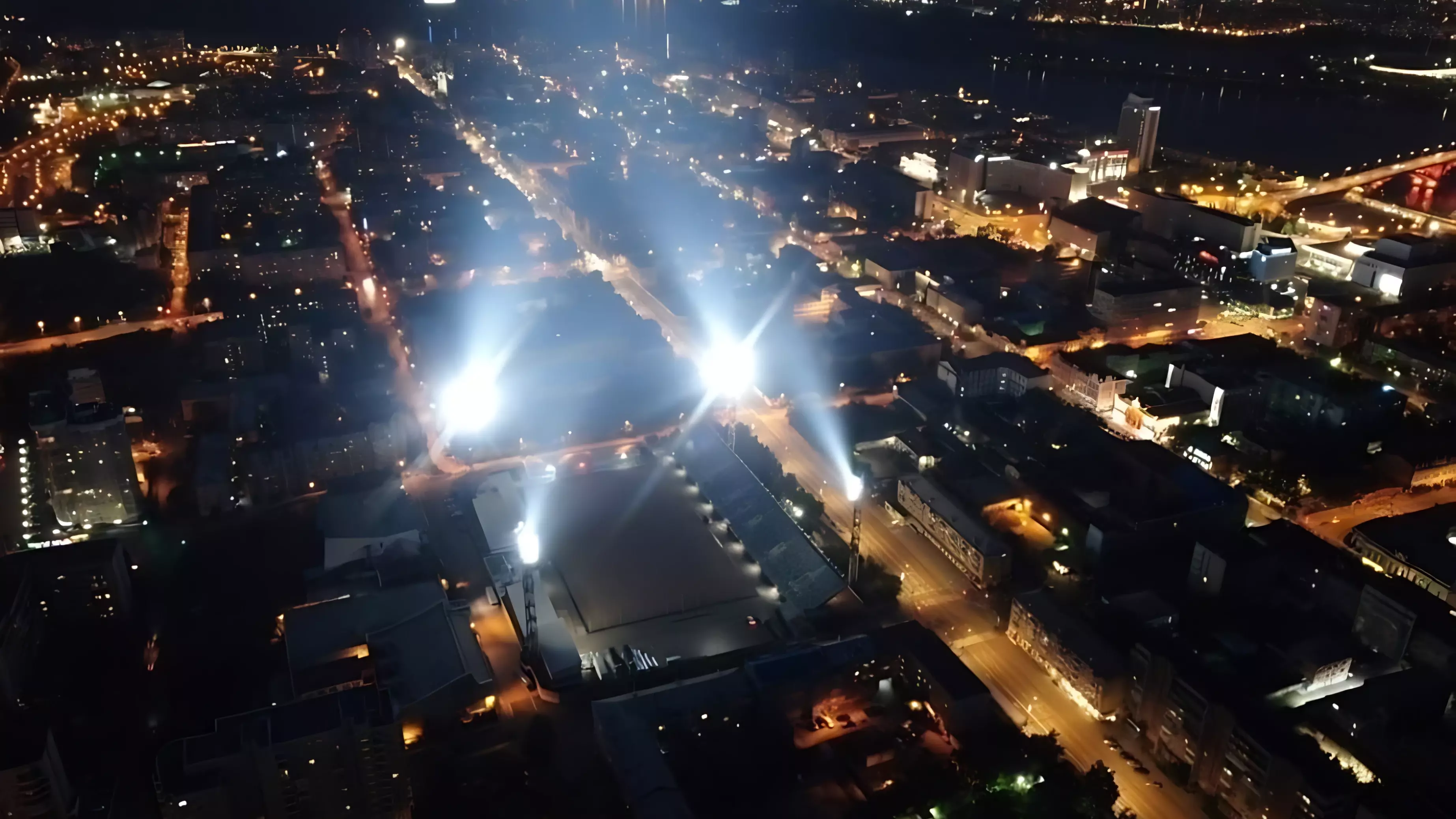 Вместо фейерверка на День Победы в Красноярске зажгут прожекторы
