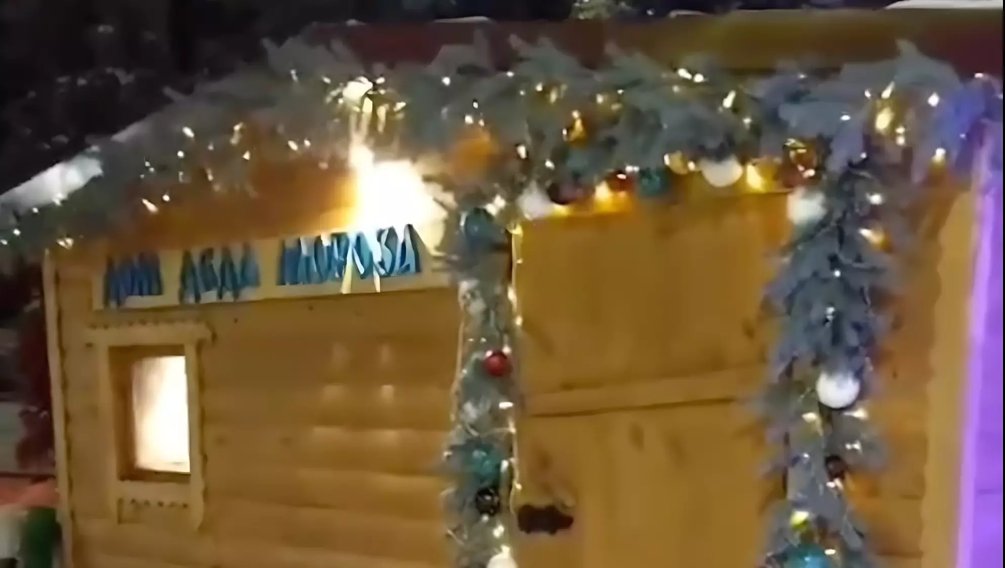 Сказочный домик Деда Мороза открылся в Красноярске на Стрелке