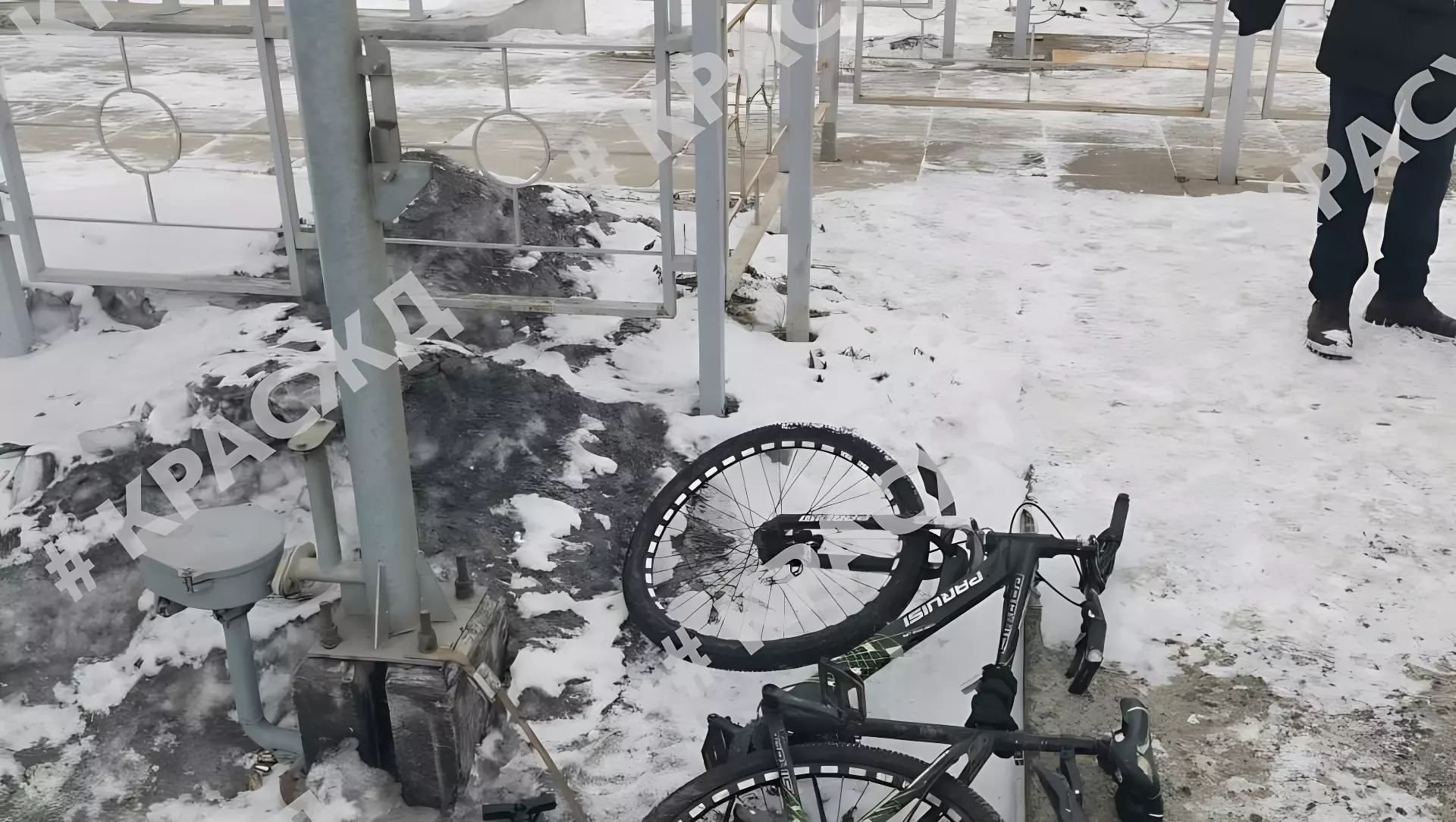 В Красноярске велосипедиста в наушниках сбила электричка