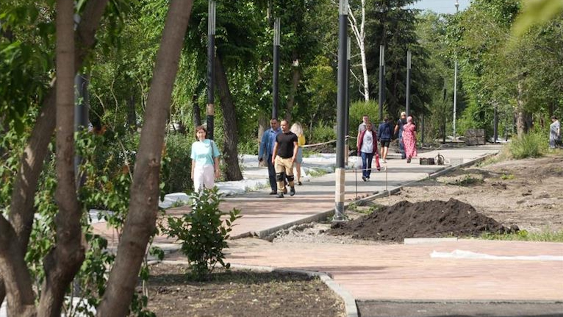 В Красноярске на проспекте Красноярский рабочий создают променад