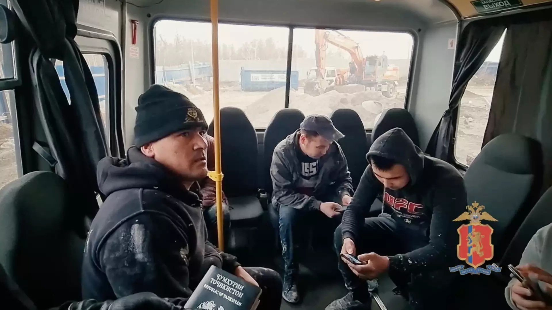 В Красноярске продолжают выдавать повестки мигрантам