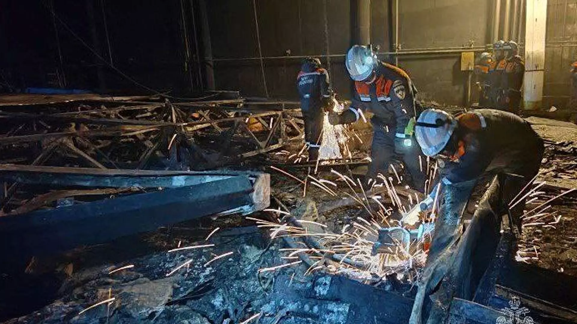 «Из-под завалов достали 133 тела»: что известно о теракте в «Крокусе» к утру