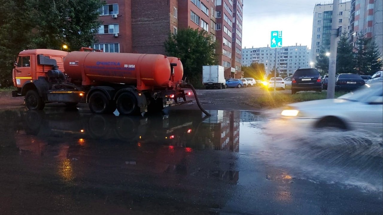 С улиц Красноярска после сильного ливня откачали 500 кубометров воды