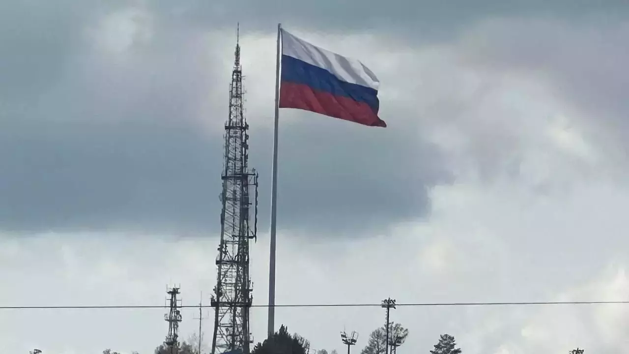Власти Красноярского края рассказали о причинах понижения цены на огромные флаги