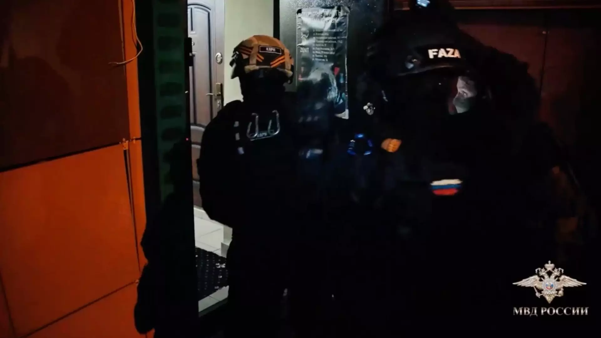 Появилось видео жесткой облавы на подпольное казино под «Магнитом» в Красноярске