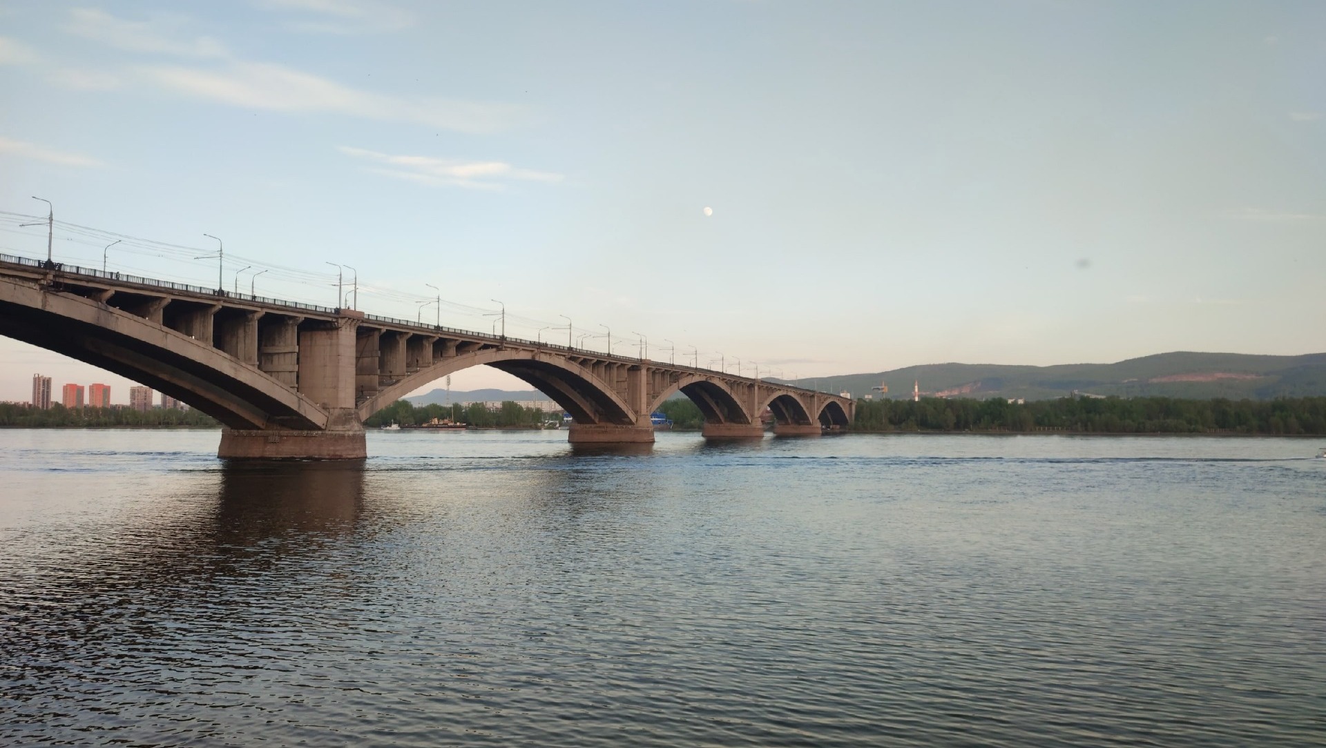 Красноярцы решили, нужна ли им велодорожка на Коммунальном мосту