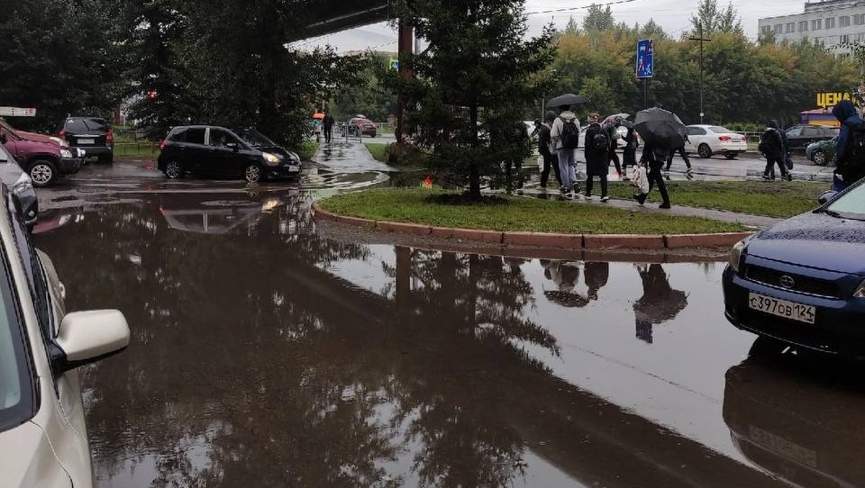 Красноярка пожаловалась на гигантские лужи после ремонта дорог