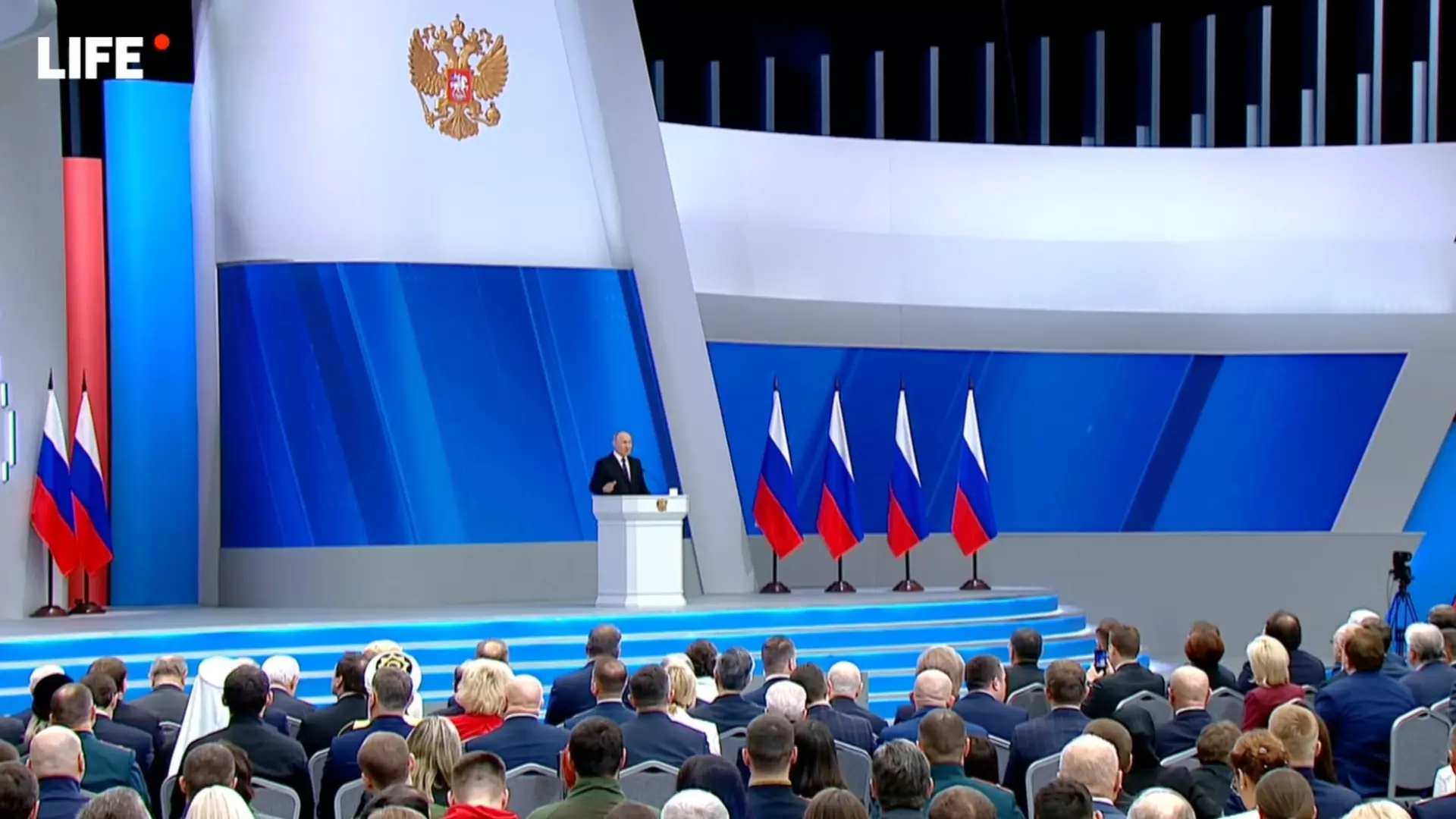 Путин обратился к Федеральному Собранию с ежегодным посланием. Собрали главные тезисы