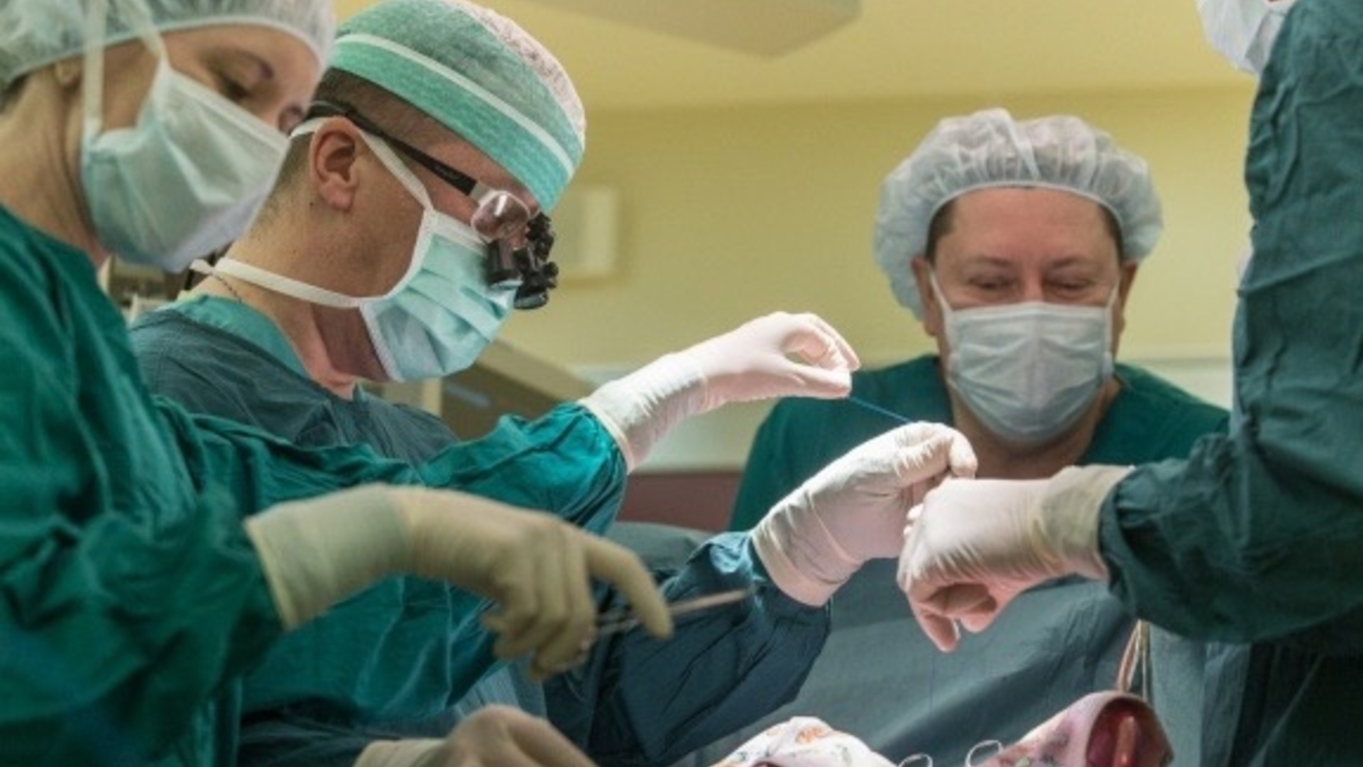 Красноярские кардиохирурги удалили с сердца женщины гигантскую опухоль