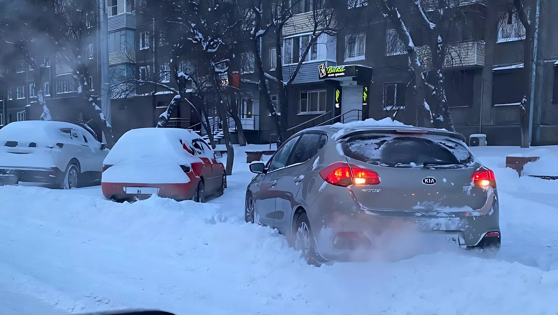 В Красноярске за ночь выпало до 18 сантиметров снега