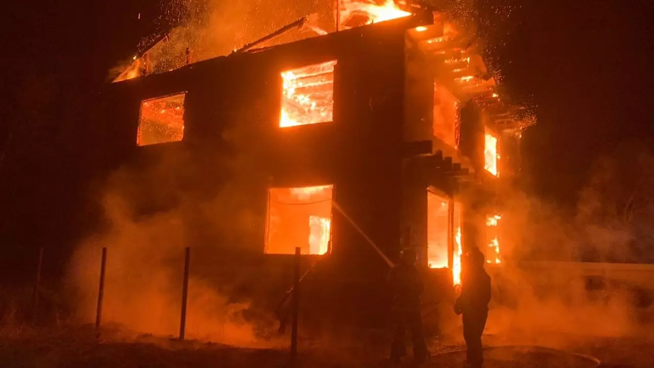 В Красноярском крае ночью в пожаре погибли мать и двое сыновей