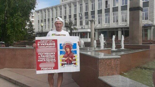 Красноярского активиста снова задержали у здания ФСБ с протестным плакатом