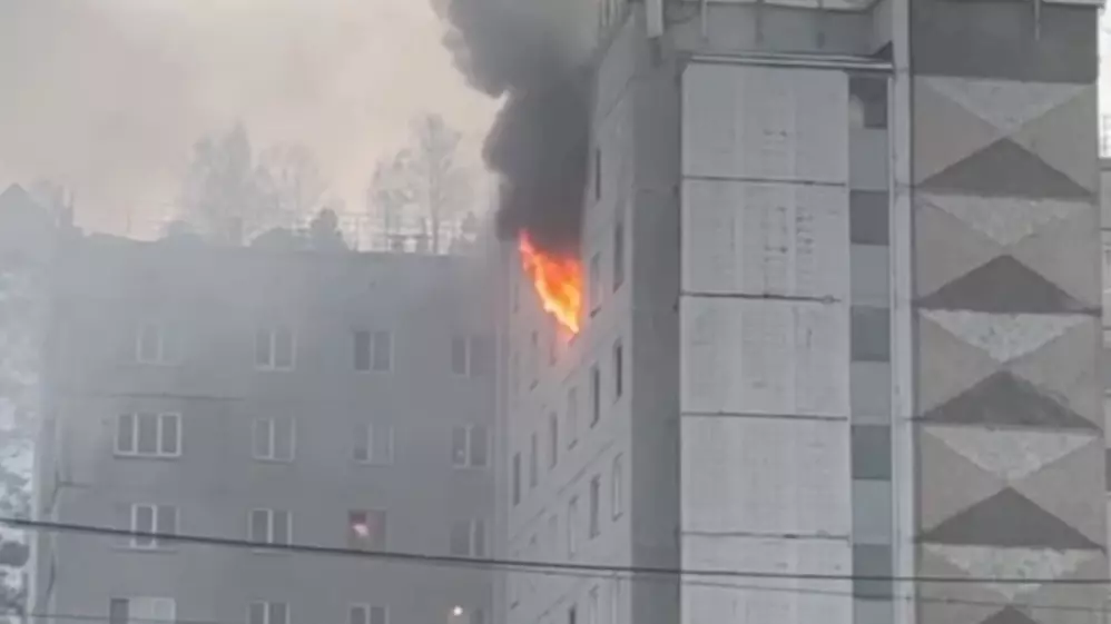 В Красноярске вспыхнуло общежитие на улице Ключевской