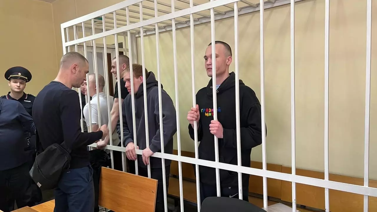 В Красноярске семерых скинхедов осудили за нападение на антифашистов и мигранта