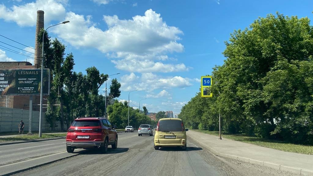 Красноярский радиоведущий эмоционально раскритиковал ямы на новой дороге