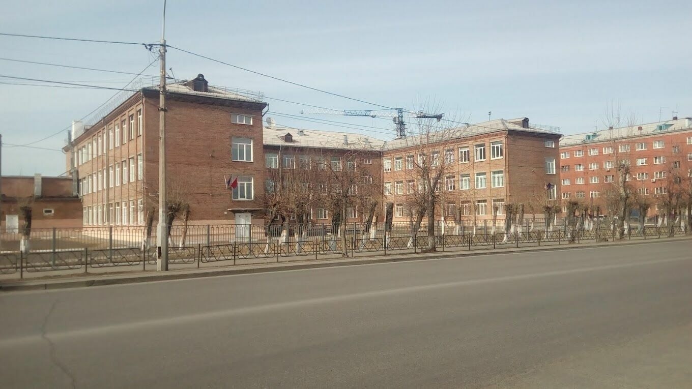 В красноярской гимназии после скандала прошла встреча с чиновниками и родителями