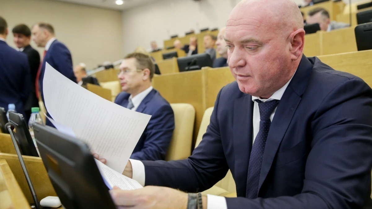 Сотни подписей не спасли депутата Натарова от СИЗО