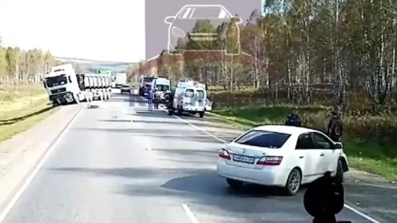 На трассе под Красноярском произошла смертельная авария с четырьмя автомобилями