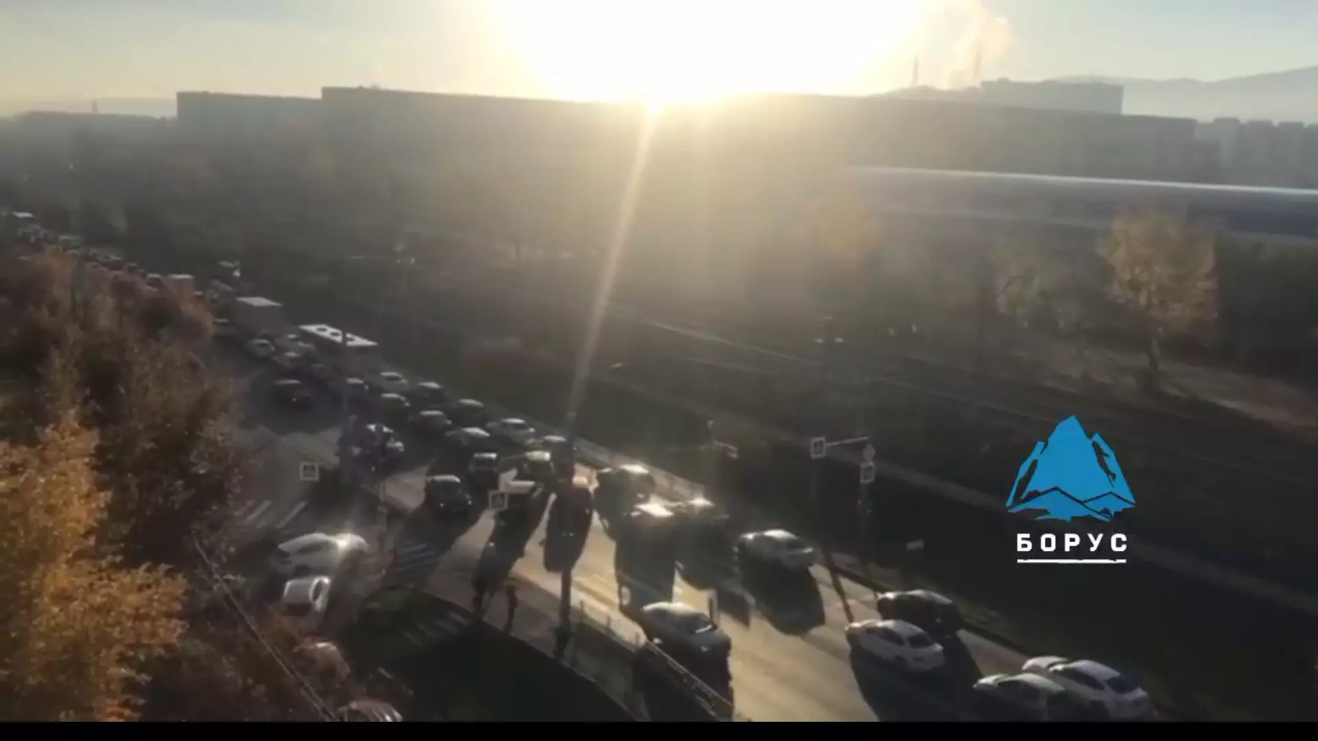 Красноярцы жалуются на вечные пробки на Семафорной после расширения дороги