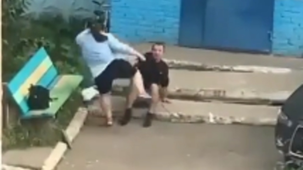 В Красноярском крае жена избила пьяного мужа на глазах у ребёнка