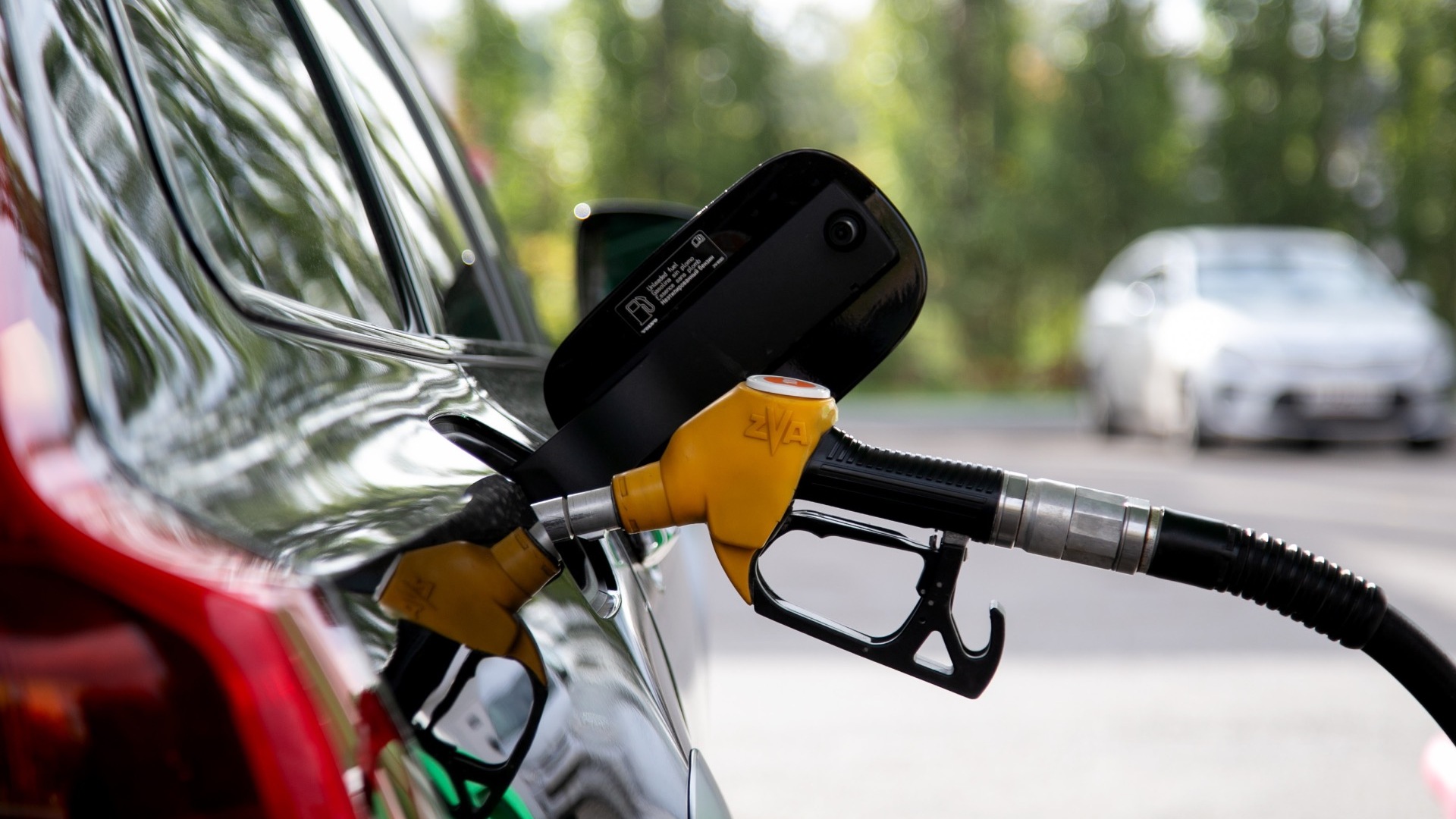 В Красноярске продолжают расти цены на бензин