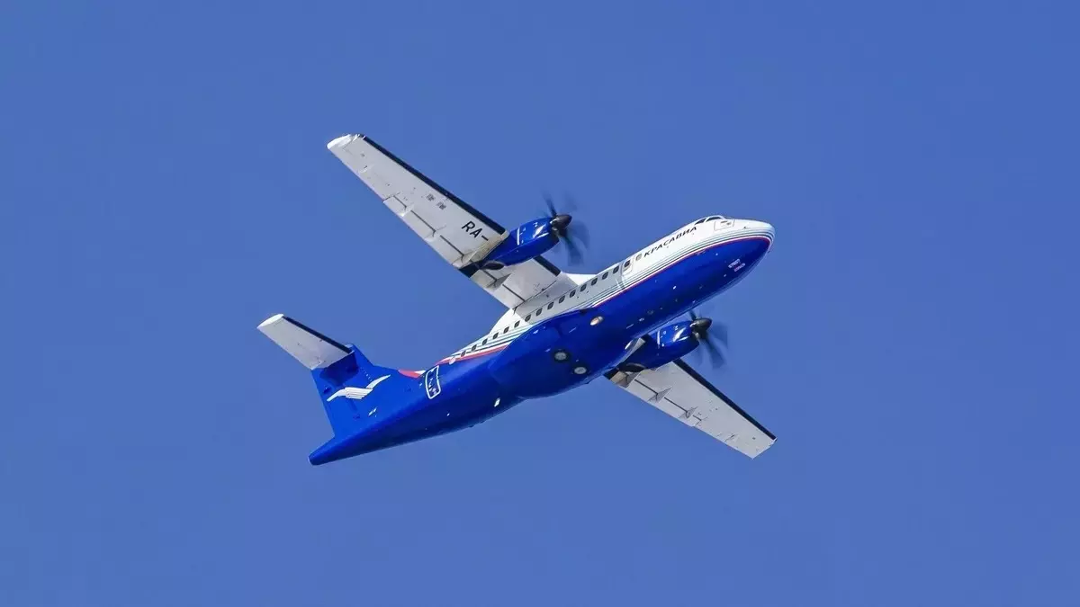 Пассажирский самолет вернулся в аэропорт Красноярска из-за неисправности