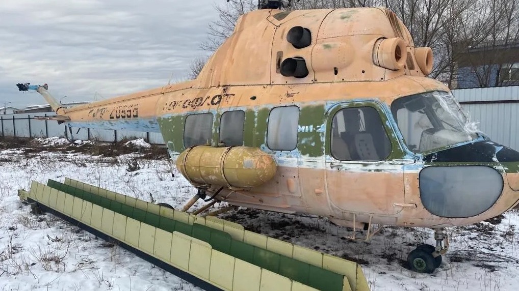 В Красноярске продают вертолет Ми-2