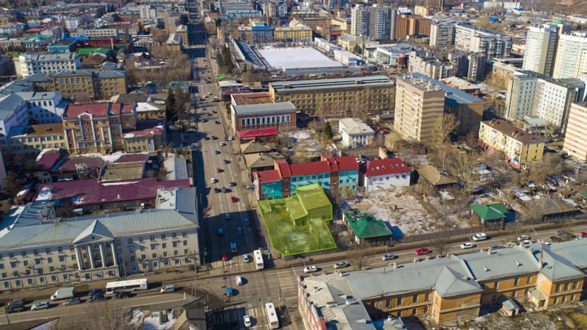 В центре Красноярска продают участок за ТЦ «Авеню» за 13 миллионов рублей