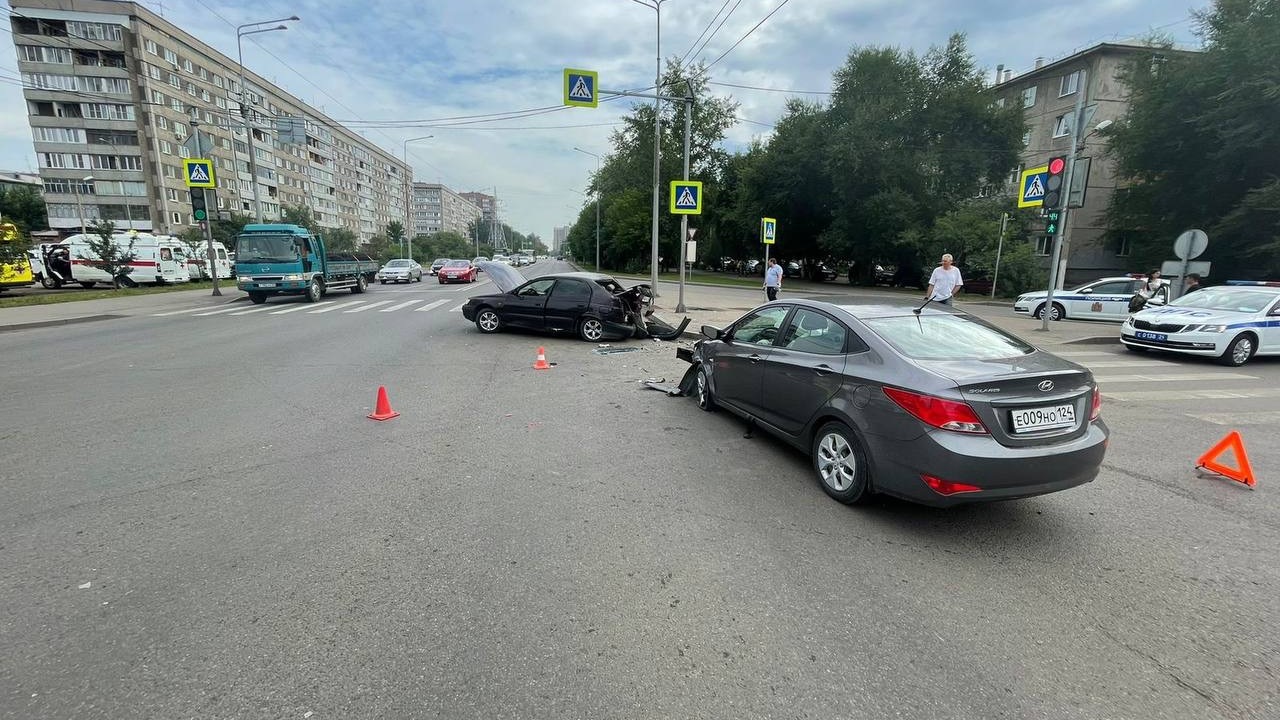 В Красноярске пьяный водитель устроил тройную аварию с пострадавшей