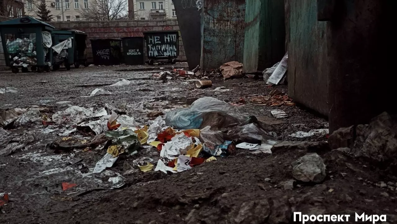 Красноярцы показали, как город утонул в мусоре и окурках