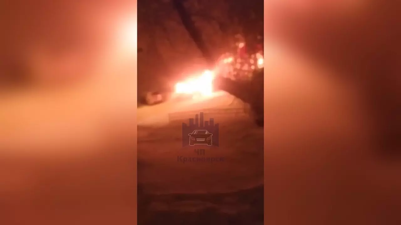 В Красноярске после поджога взорвался автомобиль