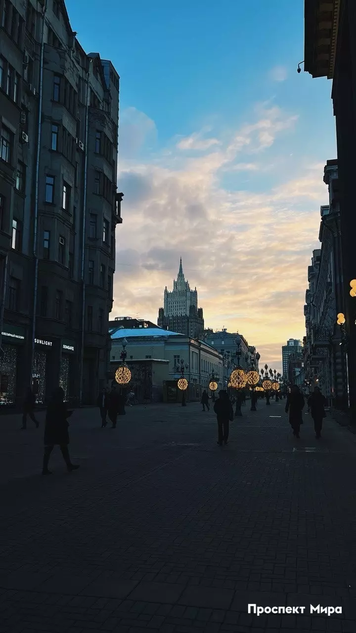 Безусловно, Москва, какой я ее ощущала туристом, и Москва, когда я стала ее жителем, — это два разных города.