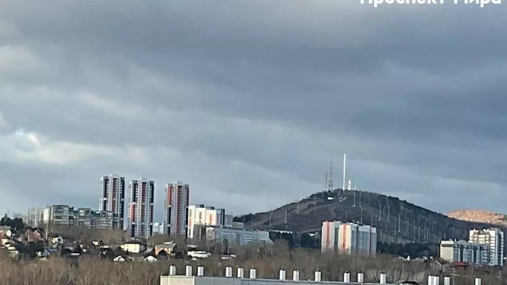 В Красноярске флагшток на Николаевской сопке снова остался без флага