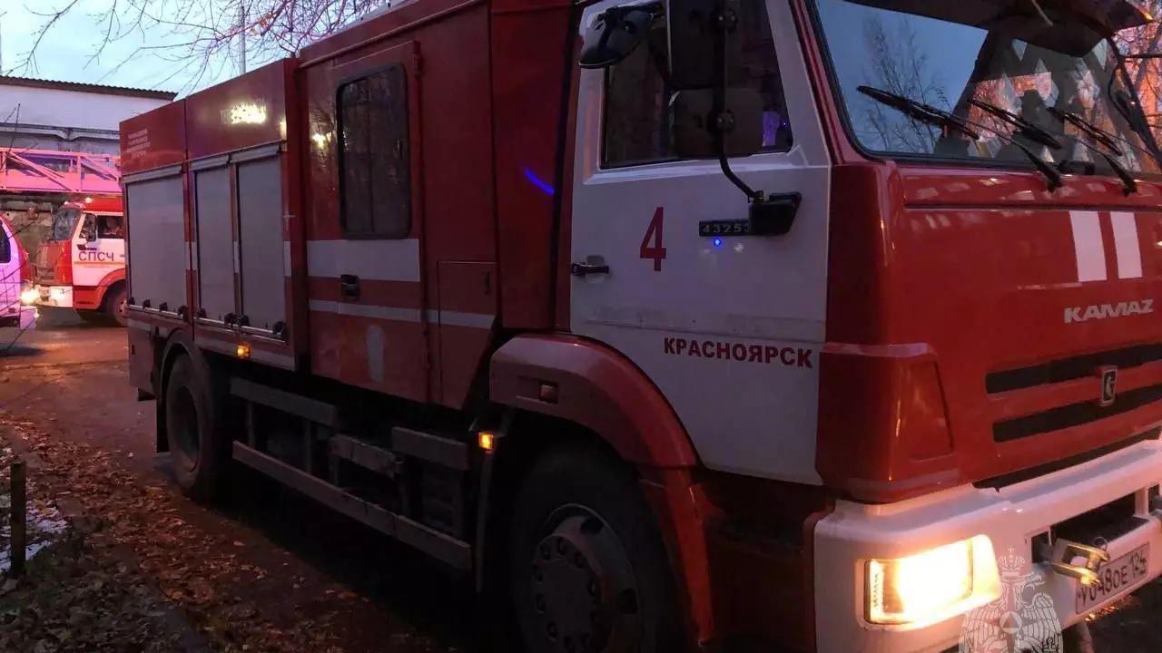 Житель Красноярска вызвал пожарных и стал грозиться, что совершит поджог