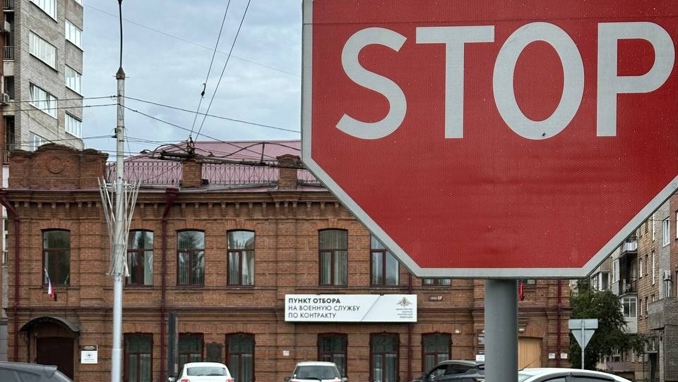 В Красноярске администрация попросила УК развесить плакаты о контрактной службе