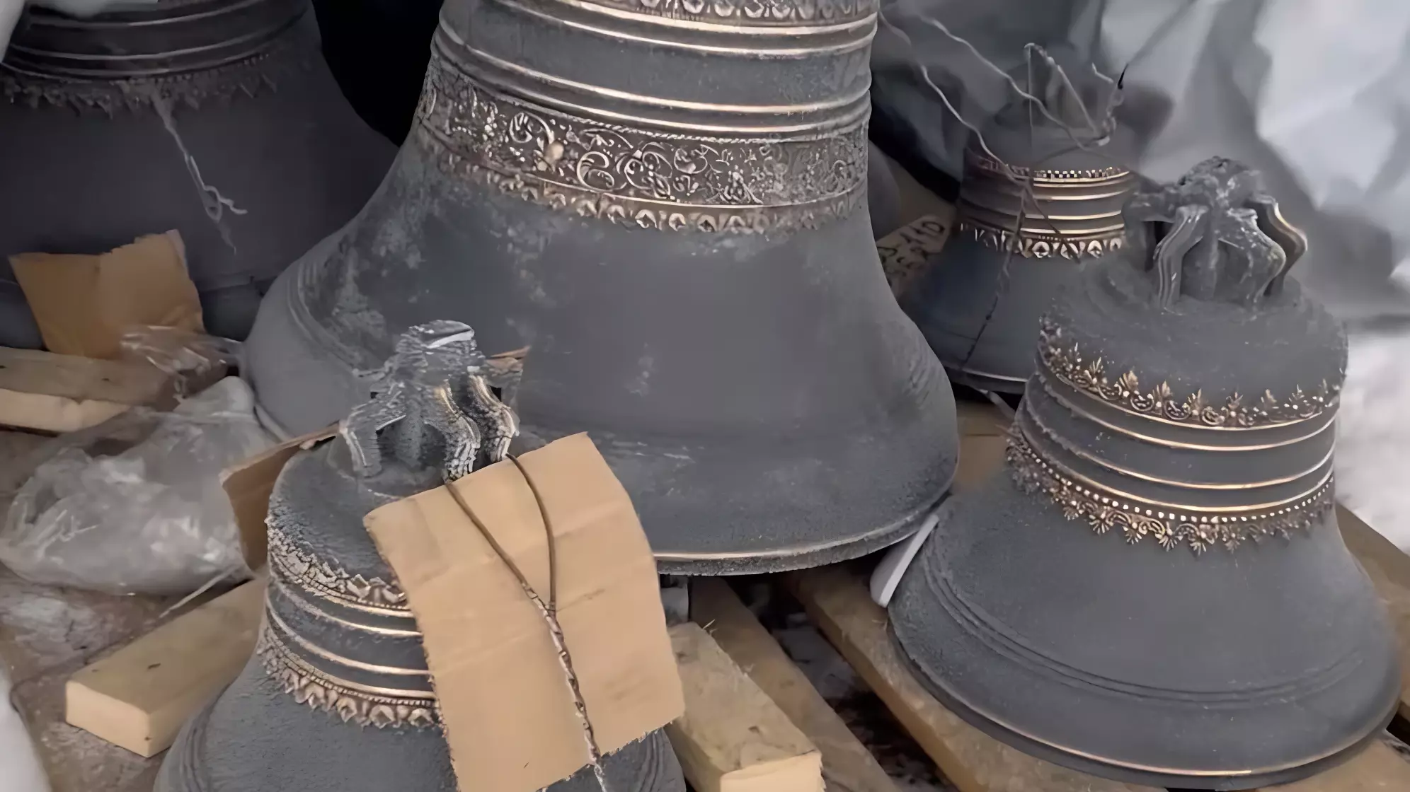 Для красноярского скандального храма на Стрелке привезли колокола