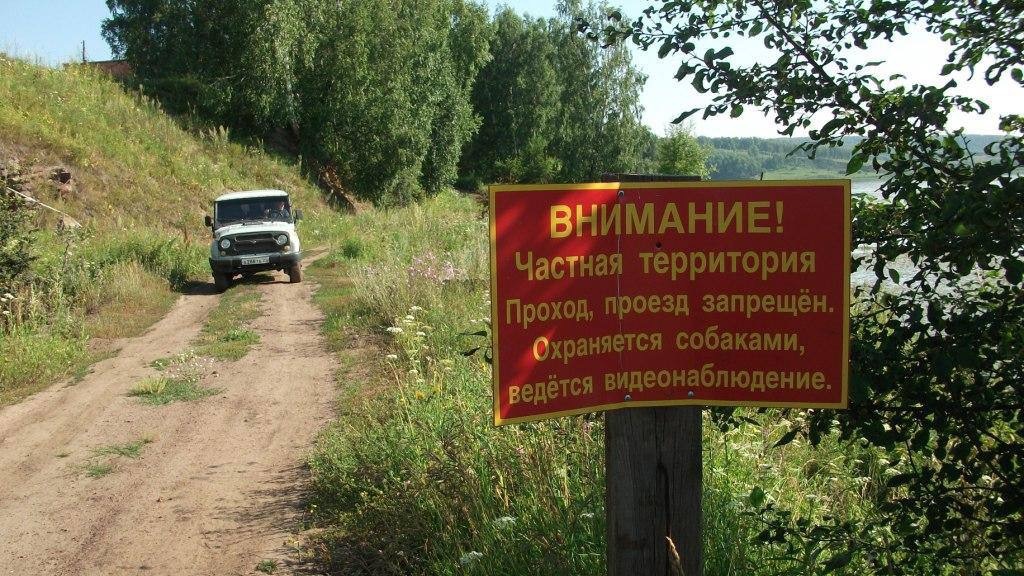 В Красноярском крае мужчина сделал озеро частным и не разрешает ездить туда другим