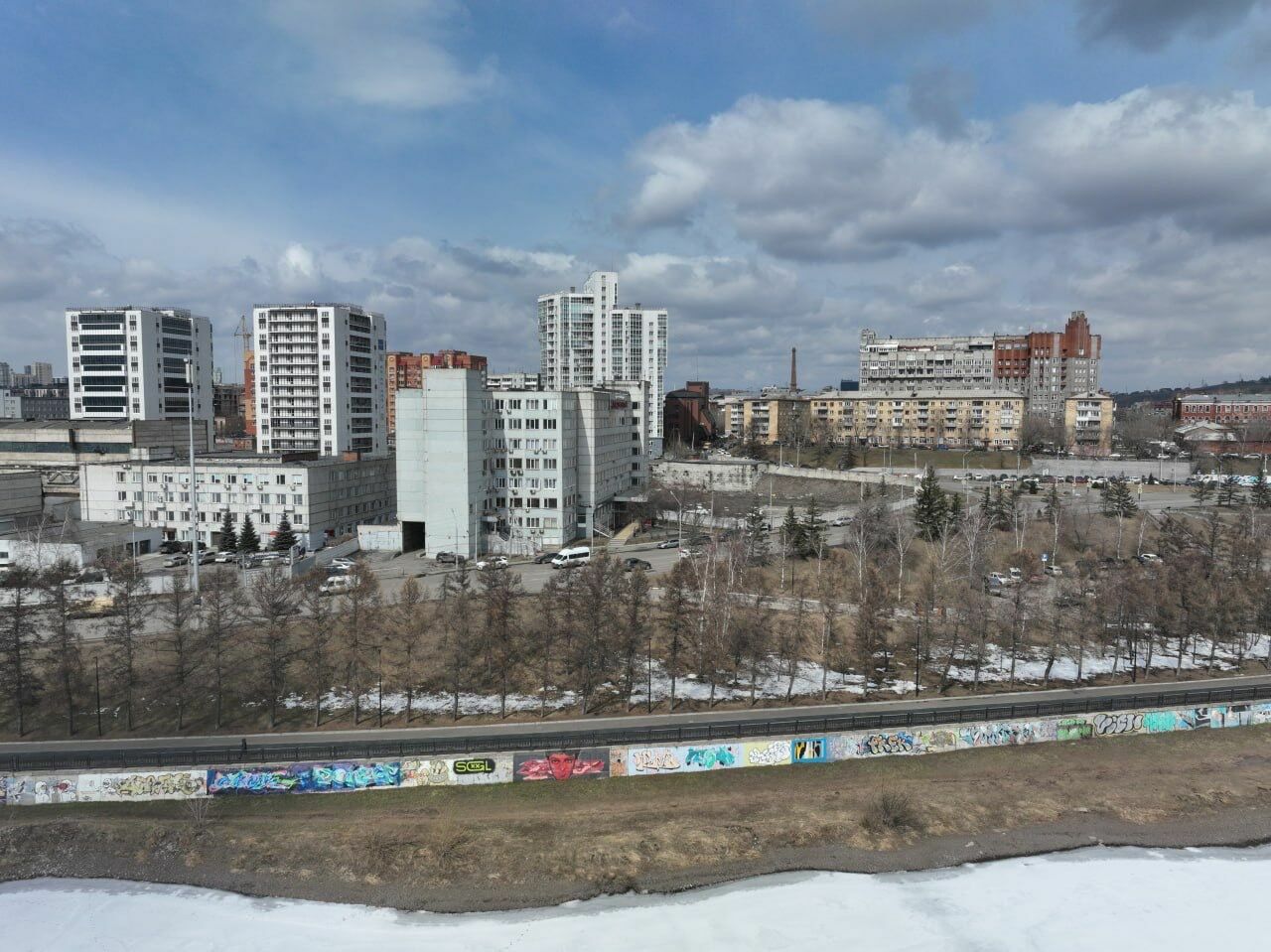 Речной фасад левого берега выглядит лучше, считает Шаталов.