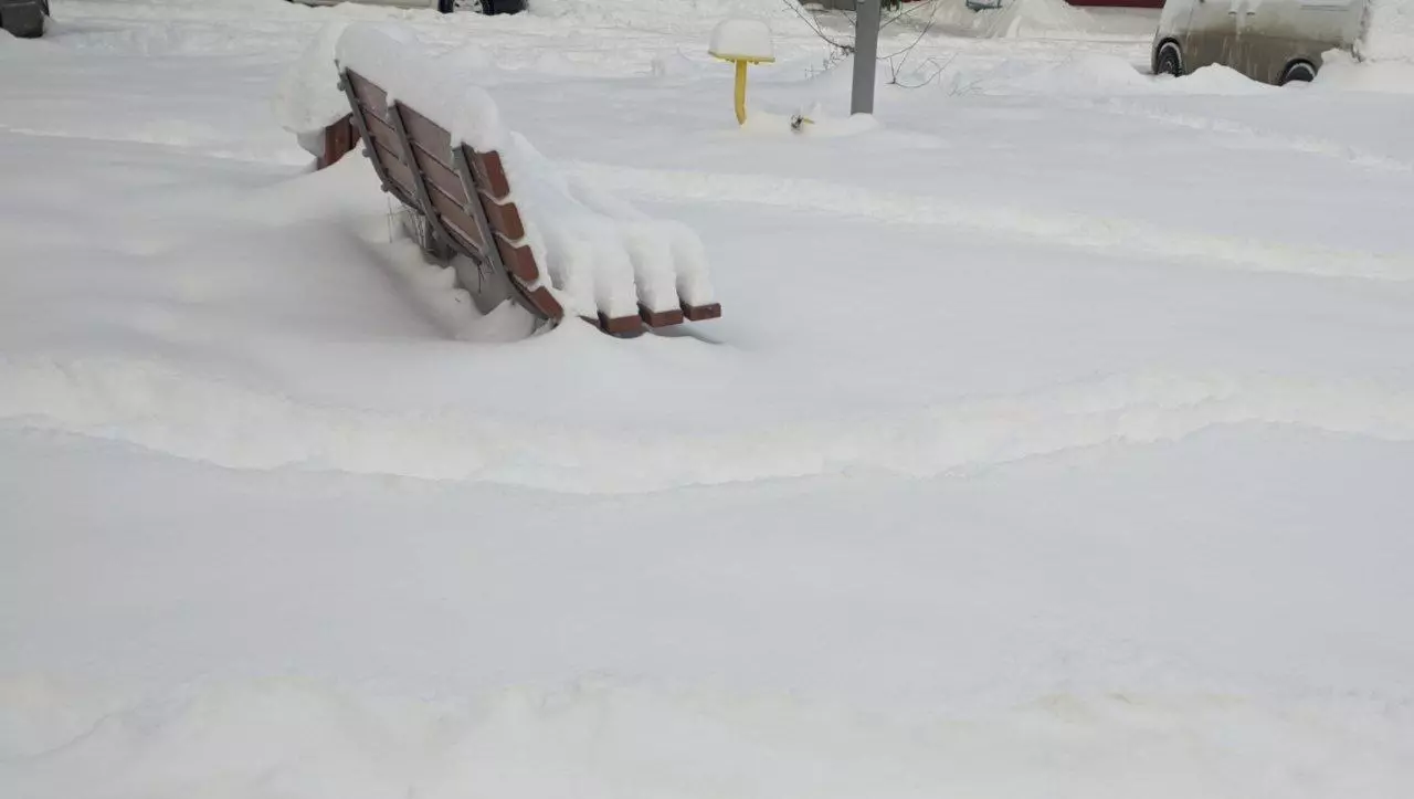 Красноярск засыпало «аномальным» количеством снега