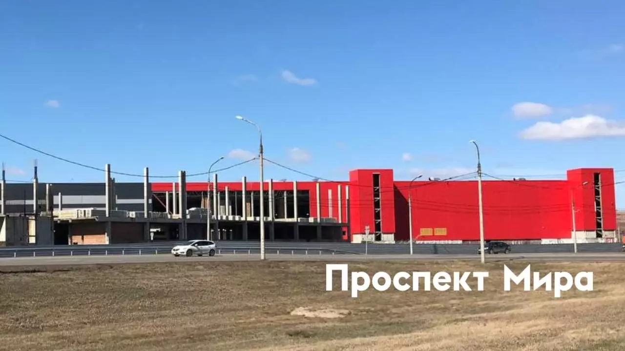 Под Красноярском достраивают здание ТЦ «Новалэнд»