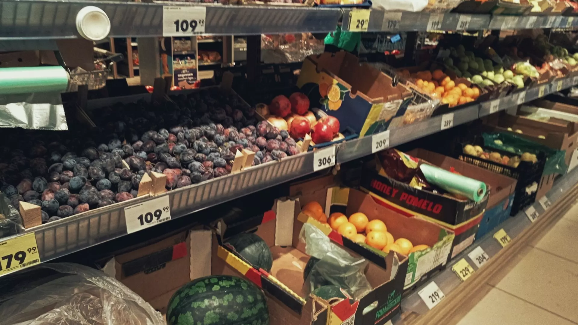 В Красноярский край почти все овощи и фрукты привозят из Китая и Узбекистана