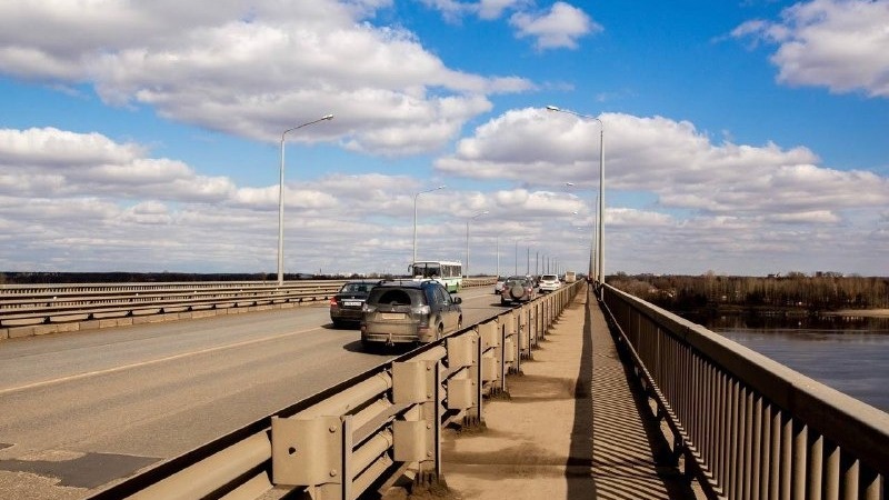 Начался ремонт Октябрьского моста