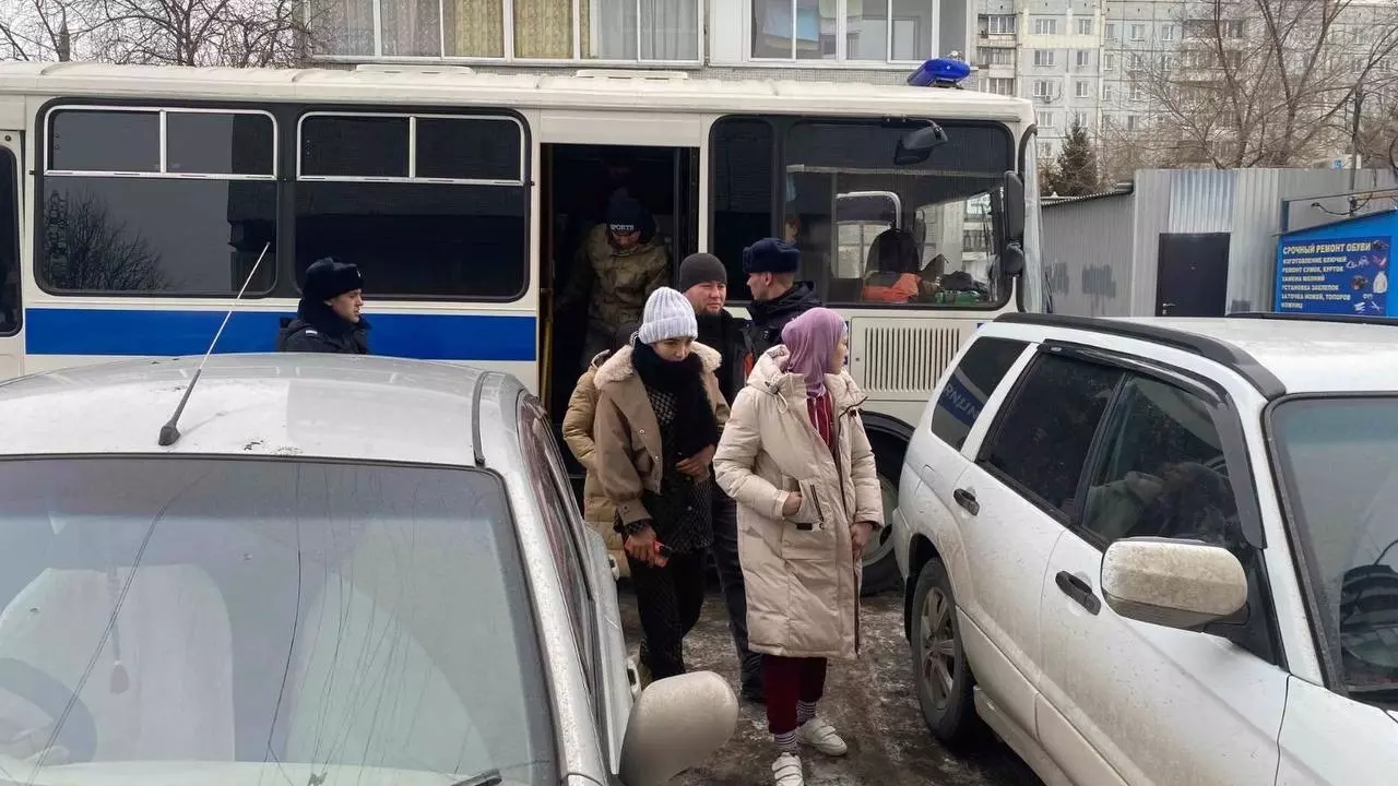 В Красноярске полиция отправила в военкомат ещё 4 бывших мигрантов