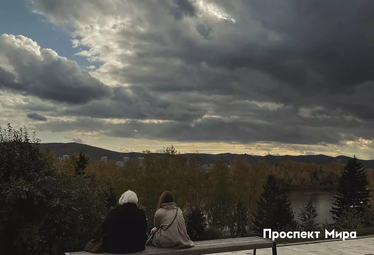 Немного мрачная, но атмосферная осень в Красноярске