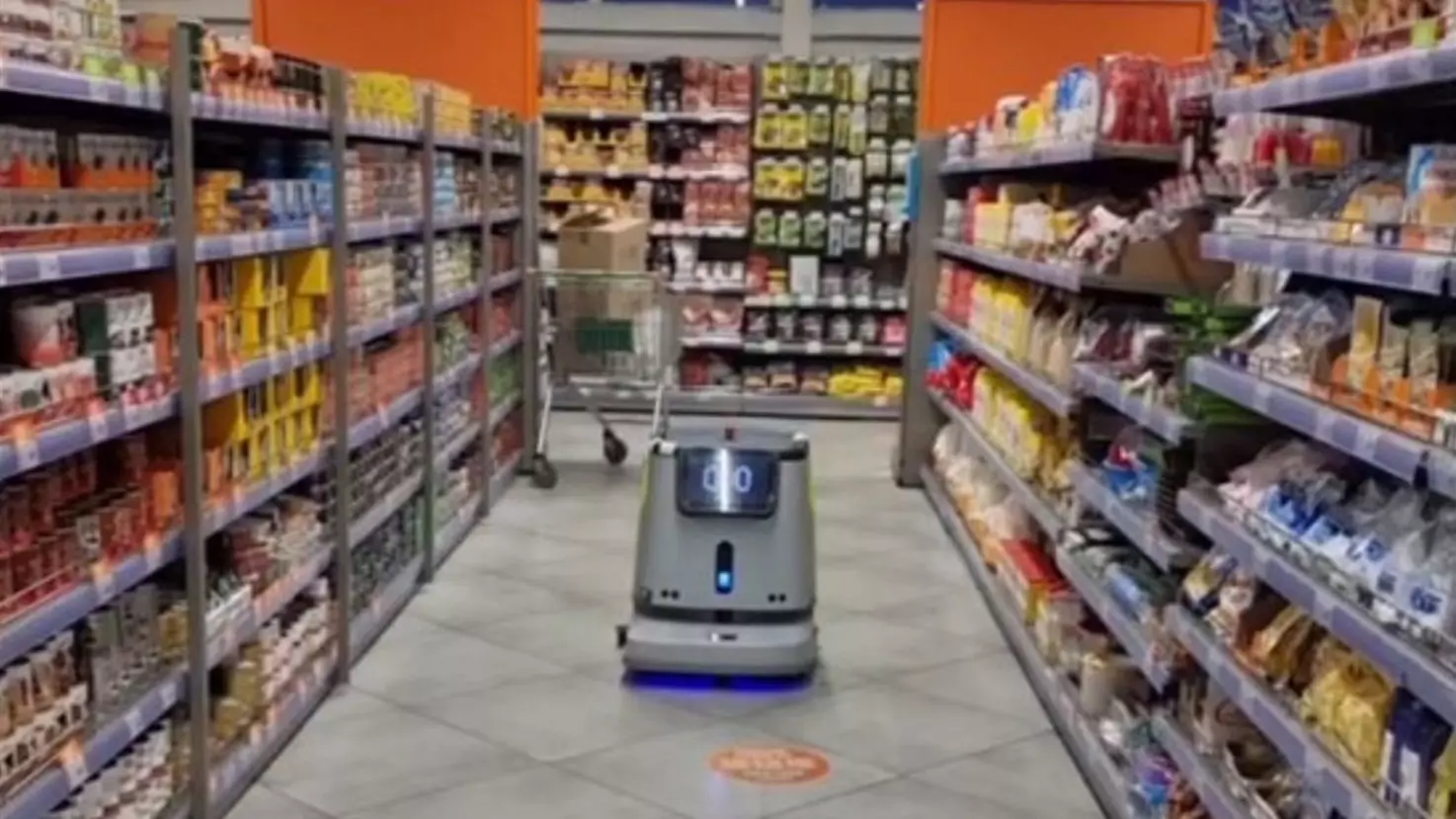 В красноярских магазинах появились говорящие роботы-уборщики