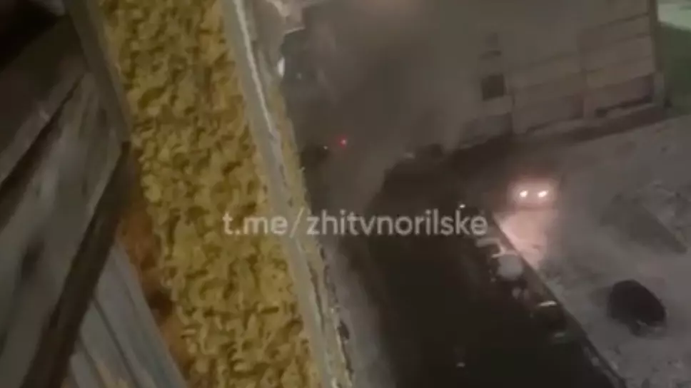 В Норильске женщина выпрыгнула из окна во время пожара и разбилась